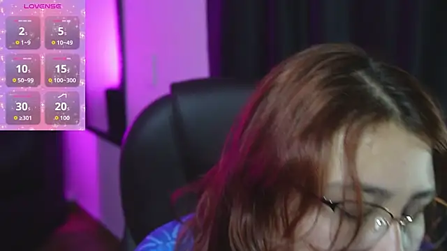 Snapshot of littlee_red chatting on 04.20.26 littlee red online show from 04.20.26