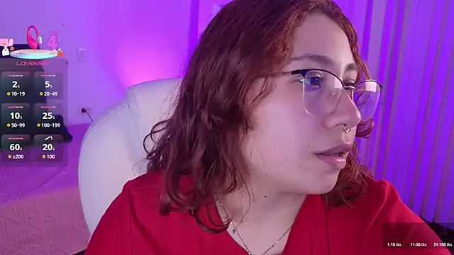 Snapshot of littlee_red chatting on 05.15.26 littlee red online show from 05.15.26