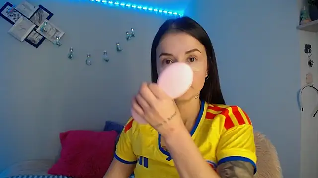 Snapshot of Emma_sweet_hot chatting on 06.17.26 Emma sweet hot online show from 06.17.26