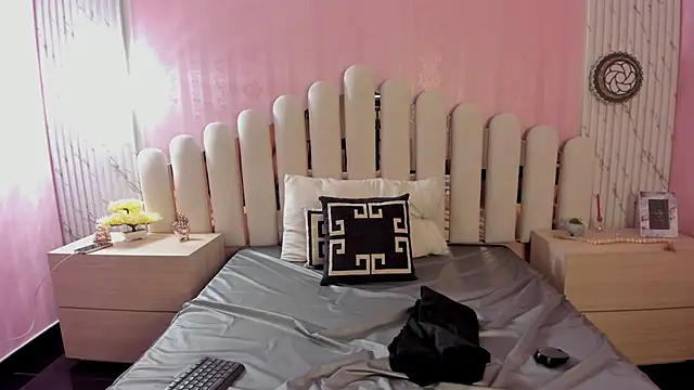 Isabella Marsh online show from 11.04.25