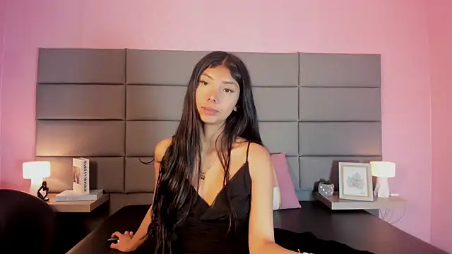 Isabella Marsh online show from 11.21.25