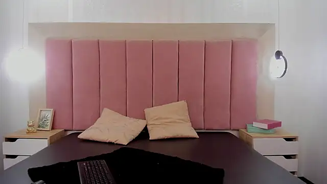 Isabella Marsh online show from 11.25.25