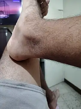 Snapshot of gigant_boy00 chatting on 10.19.25 gigant boy00 online show from 10.19.25