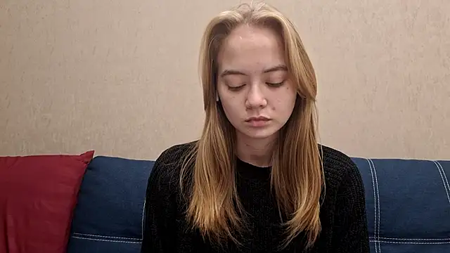 Snapshot of A_LISS_A chatting on 10.22.25 A LISS A online show from 10.22.25