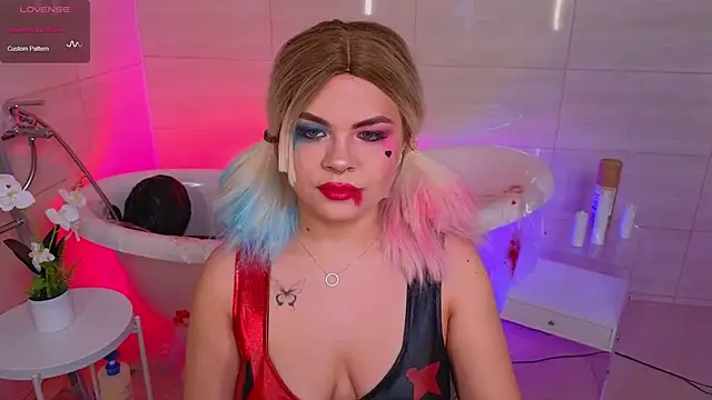 Miss Delia online show from 10.31.25