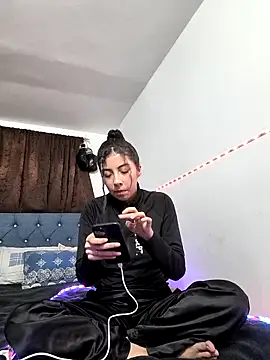 ShareeBax  online show from 10.25.25