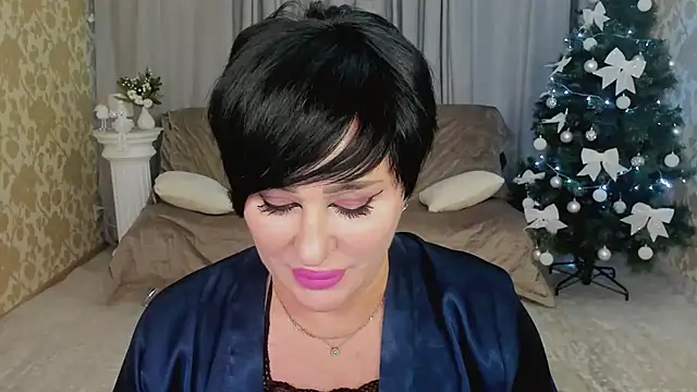 Snapshot of KiraTempt chatting on 12.18.25 KiraTempt online show from 12.18.25