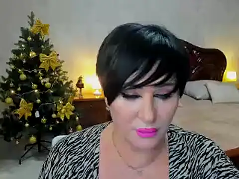 Snapshot of KiraTempt chatting on 12.21.25 KiraTempt online show from 12.21.25