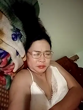 Snapshot of Singin2k chatting on 10.28.25 Singin2k online show from 10.28.25