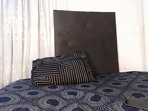 MinnieBee101 online show from 02.23.26