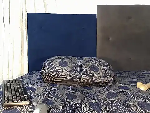 MinnieBee101 online show from 03.08.26