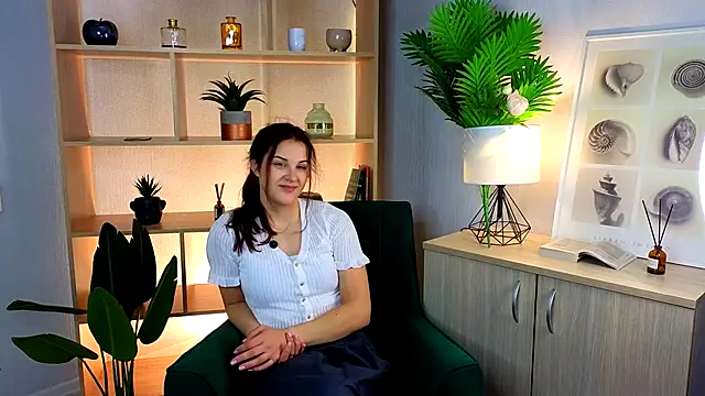 Snapshot of KerriDezalia chatting on 10.23.25 KerriDezalia online show from 10.23.25