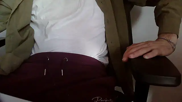 Snapshot of topg84 chatting on 04.25.26 topg84 online show from 04.25.26