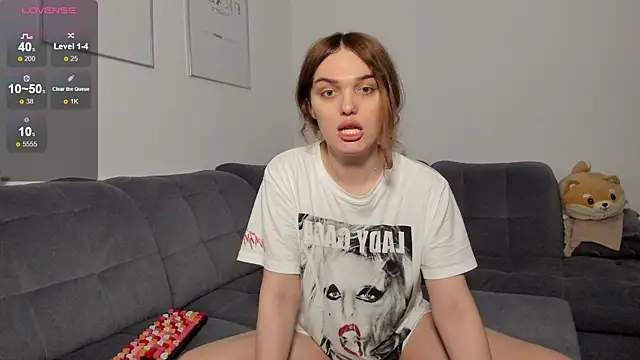 Snapshot of EmiliaRhodes chatting on 05.14.26 EmiliaRhodes online show from 05.14.26
