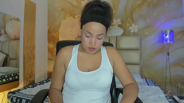 NahomiWalker  online show from 12.01.25