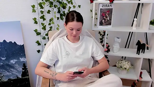 TeressaGimar online show from 10.19.25