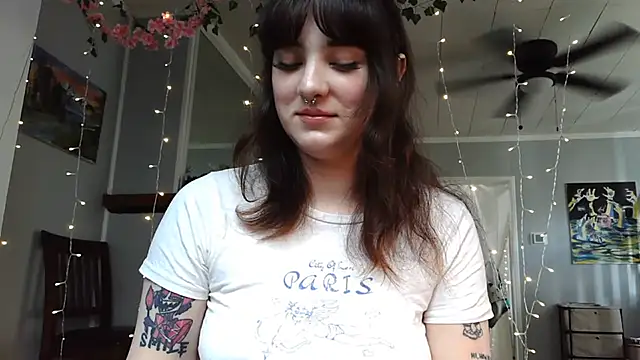 Snapshot of Trickylucy555 chatting on 06.17.26 Trickylucy555 online show from 06.17.26