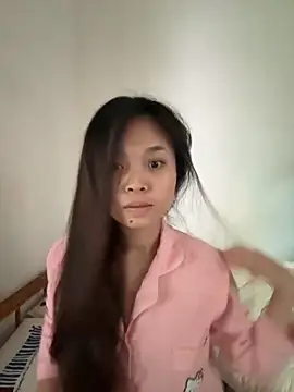 Snapshot of aaaaawhate chatting on 12.05.25 aaaaawhate online show from 12.05.25