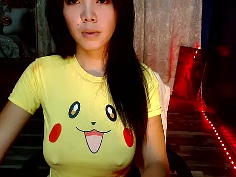 Snapshot of pretty_petite_asian143 chatting on 04.20.26 pretty petite asian143 online show from 04.20.26