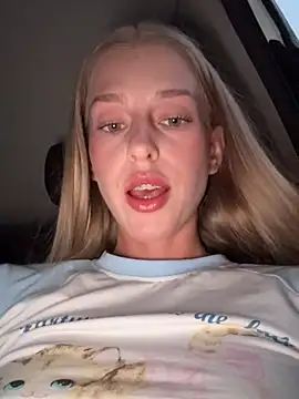 Snapshot of kira_mia chatting on 03.01.26 kira mia online show from 03.01.26