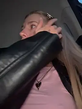 kira mia online show from 04.04.26