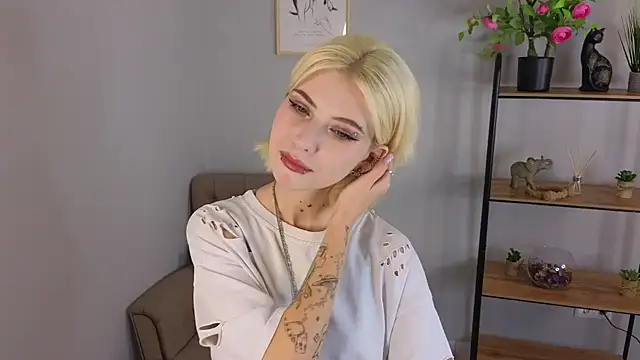 Snapshot of Jasmi_Yets chatting on 10.30.25 Jasmi Yets online show from 10.30.25