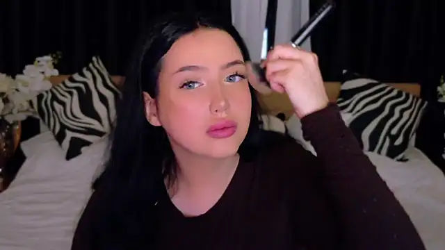 Felicia Herceg online show from 11.23.25