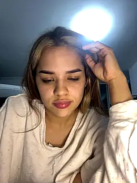 Snapshot of Sara_Diamont chatting on 10.23.25 Sara Diamont online show from 10.23.25