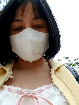 Snapshot of Mina-02 chatting on 10.23.25 Mina-02 online show from 10.23.25