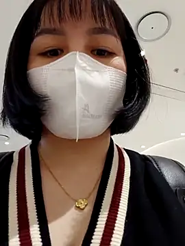 Snapshot of Mina-02 chatting on 11.01.25 Mina-02 online show from 11.01.25