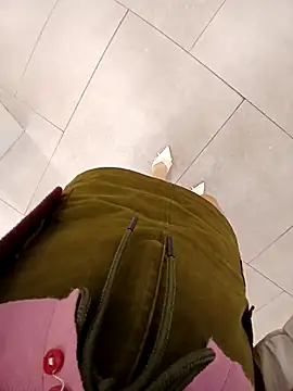 Snapshot of Mina-02 chatting on 11.07.25 Mina-02 online show from 11.07.25