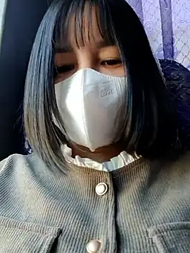 Snapshot of Mina-02 chatting on 11.28.25 Mina-02 online show from 11.28.25