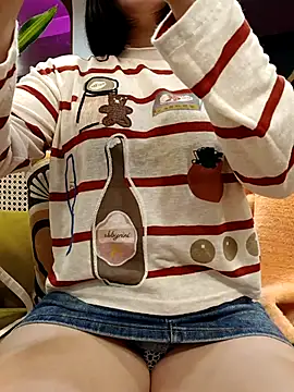 Snapshot of Mina-02 chatting on 12.03.25 Mina-02 online show from 12.03.25