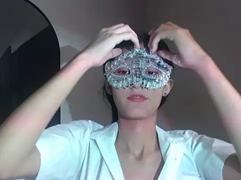 Snapshot of Hottie_hania chatting on 11.12.25 Hottie hania online show from 11.12.25