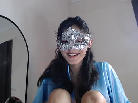 Snapshot of Hottie_hania chatting on 12.15.25 Hottie hania online show from 12.15.25