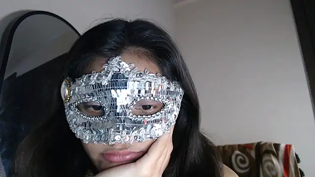 Snapshot of Hottie_hania chatting on 12.17.25 Hottie hania online show from 12.17.25