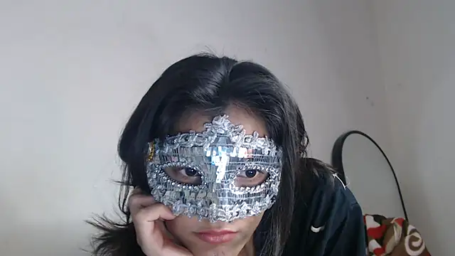 Snapshot of Hottie_hania chatting on 12.19.25 Hottie hania online show from 12.19.25