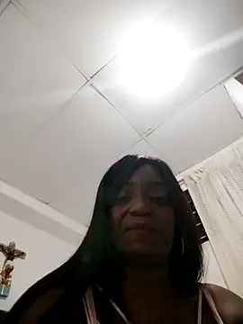 Snapshot of laseducida chatting on 10.26.25 laseducida online show from 10.26.25