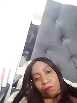 Snapshot of laseducida chatting on 12.14.25 laseducida online show from 12.14.25