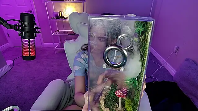 Snapshot of AngieFae_ chatting on 11.27.25 AngieFae online show from 11.27.25