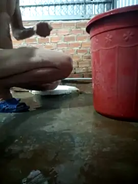 Snapshot of Thettriurf chatting on 10.31.25 Thettriurf online show from 10.31.25