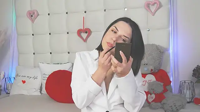 Snapshot of AlsouKass chatting on 04.21.26 AlsouKass online show from 04.21.26