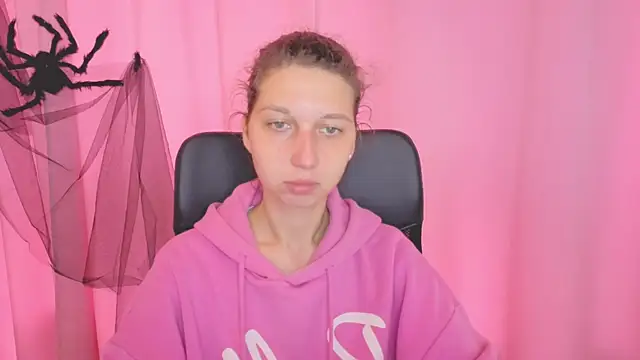 CuteEllii online show from 10.27.25