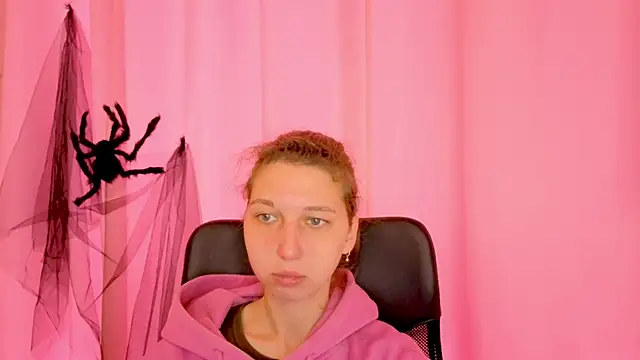 CuteEllii online show from 11.19.25