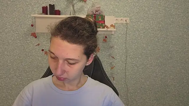 CuteEllii online show from 12.23.25