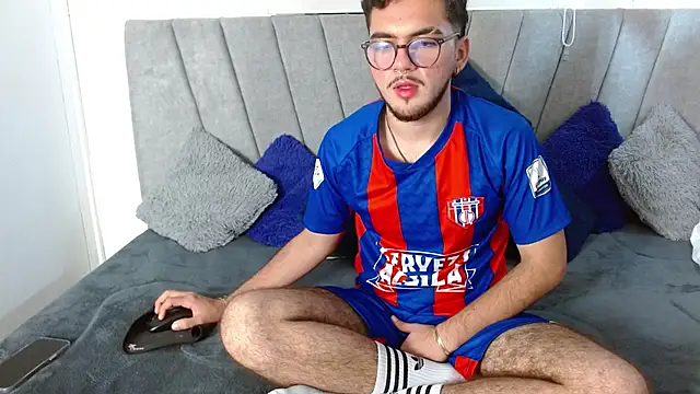 Snapshot of Zac_Golden chatting on 10.24.25 Zac Golden online show from 10.24.25