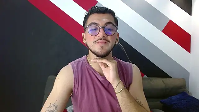 Snapshot of Zac_Golden chatting on 11.21.25 Zac Golden online show from 11.21.25