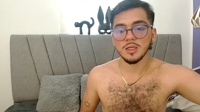 Snapshot of Zac_Golden chatting on 11.22.25 Zac Golden online show from 11.22.25