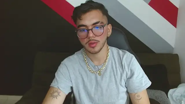 Snapshot of Zac_Golden chatting on 11.24.25 Zac Golden online show from 11.24.25