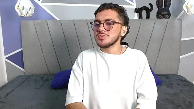 Snapshot of Zac_Golden chatting on 12.19.25 Zac Golden online show from 12.19.25